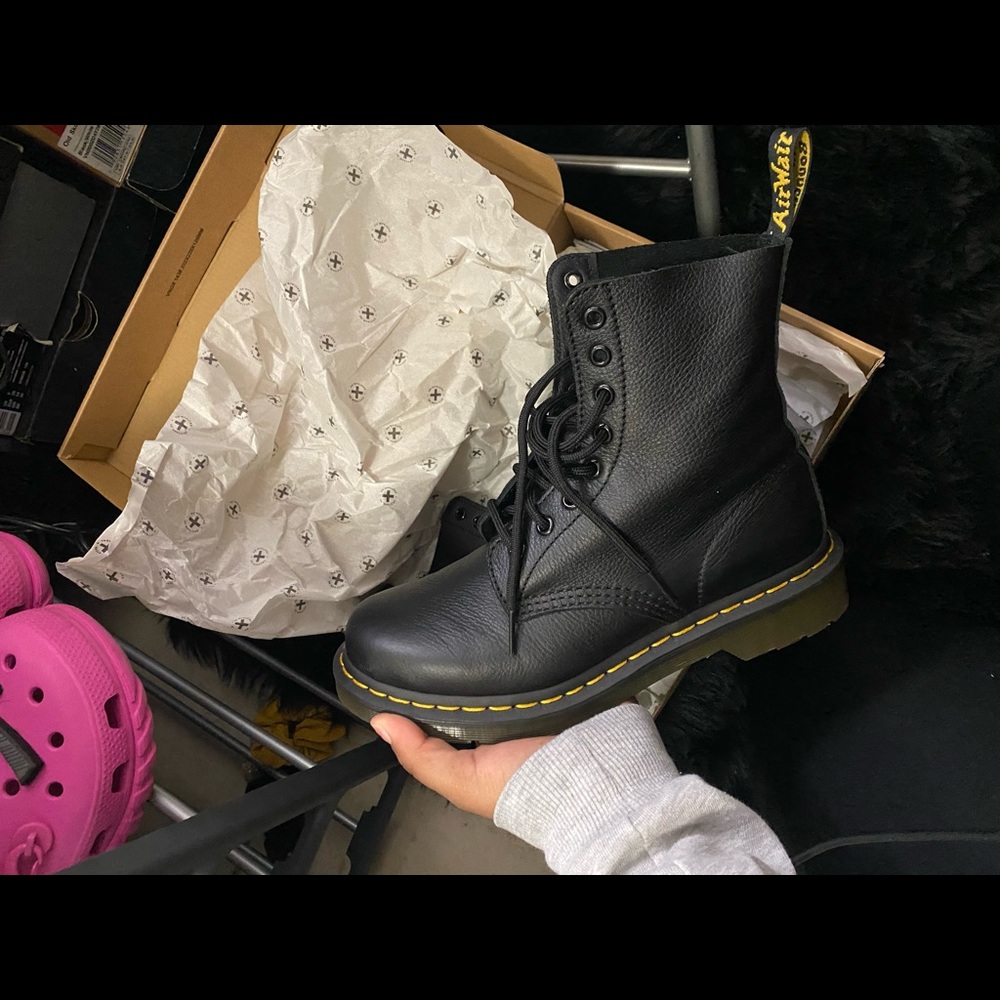 WOMEN'S PASCAL VIRGINIA LEATHER BOOTS| Dr Martens